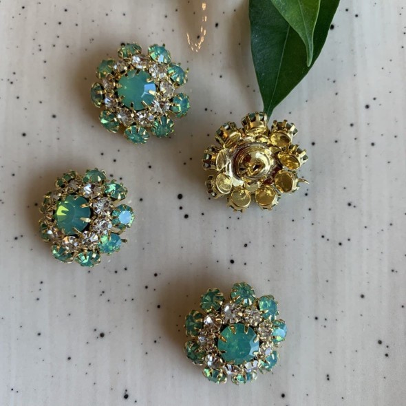 Пуговицы с матовыми стразами мятного цвета в оправе из золотистого металла, 22 мм