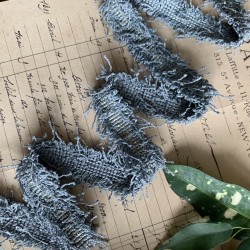 Тесьма декоративная с бахромой, серая с золотистым люрексом, 25 мм