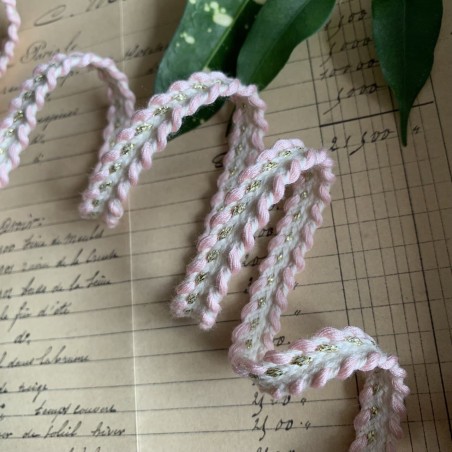 Тесьма декоративная плетёная, молочная, с бледно-розовыми нитями и золотистым люрексом, 1 см