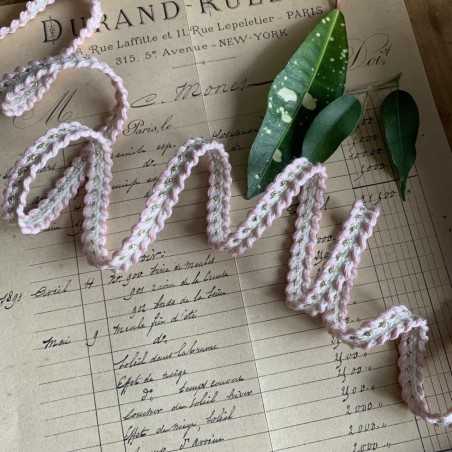 Тесьма декоративная плетёная, молочная, с бледно-розовыми нитями и золотистым люрексом, 1 см