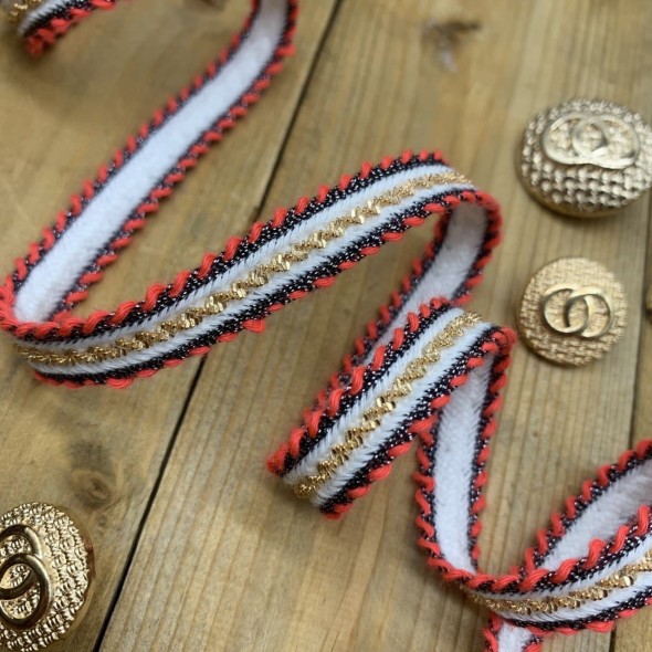 Тесьма декоративная текстильная с тонкой золотистой цепочкой