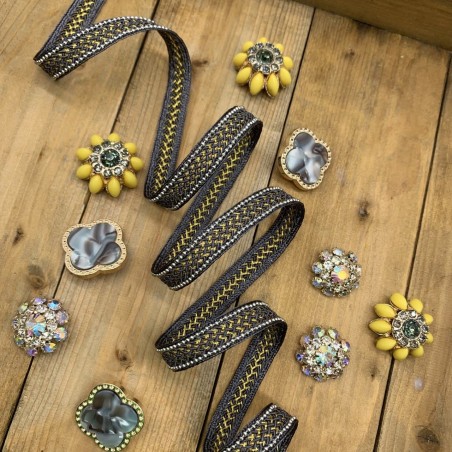 Тесьма декоративная плетёная серо-коричневого цвета с цепочкой мониль серебристого цвета