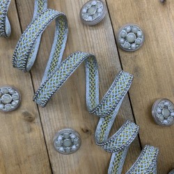 Тесьма декоративная плетёная светлая мятная с цепочкой мониль серебристого цвета