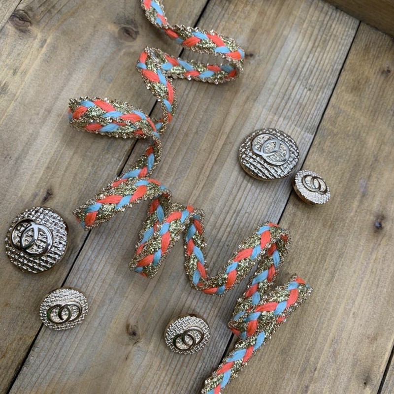 Тесьма косичка ярких цветов с золотистой витой цепочкой по краям