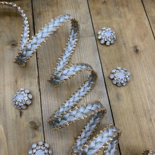 Тесьма косичка серая с золотистой витой цепочкой по краям 2