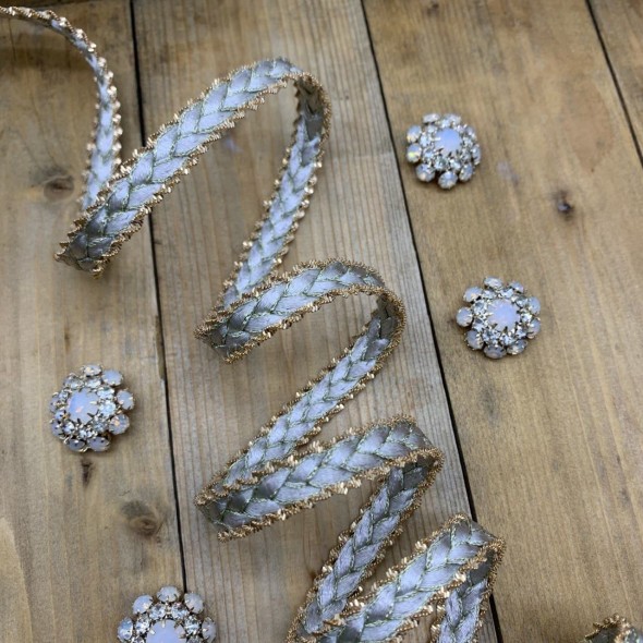 Тесьма косичка серая с золотистой витой цепочкой по краям