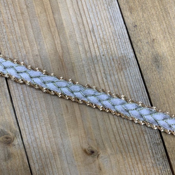 Тесьма косичка серая с золотистой витой цепочкой по краям