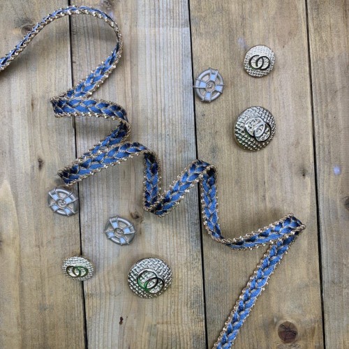 Тесьма косичка джинсового цвета с золотистой витой цепочкой по краям