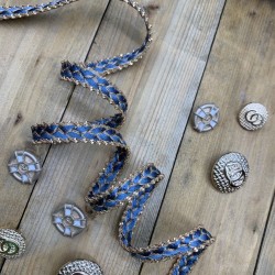 Тесьма косичка джинсового цвета с золотистой витой цепочкой по краям