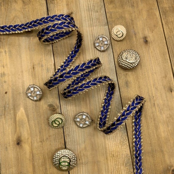 Тесьма косичка яркая синяя с золотистой витой цепочкой по краям