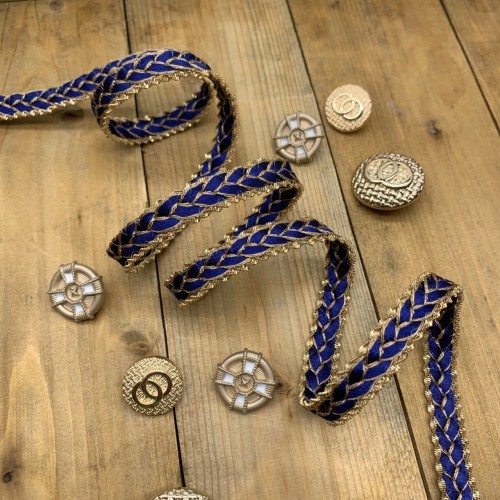 Тесьма косичка яркая синяя с золотистой витой цепочкой по краям 2