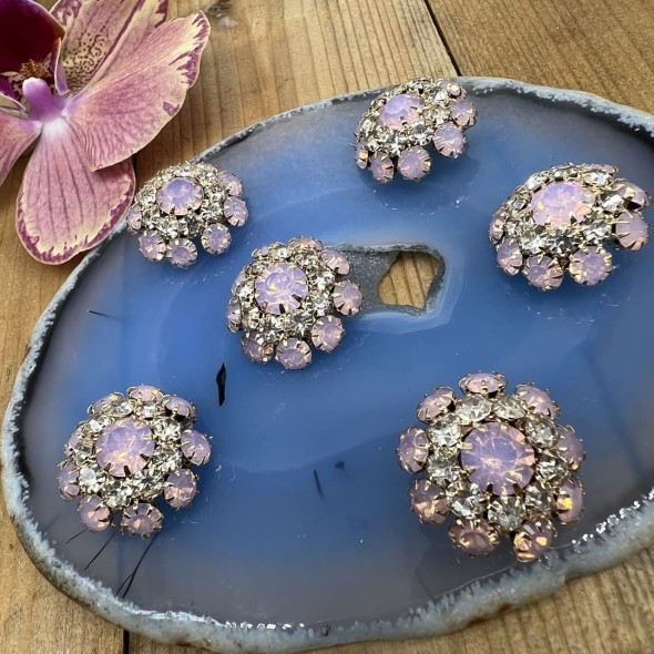 Пуговицы с матовыми светло-розовыми стразами в оправе из серебристого металла, 22 мм