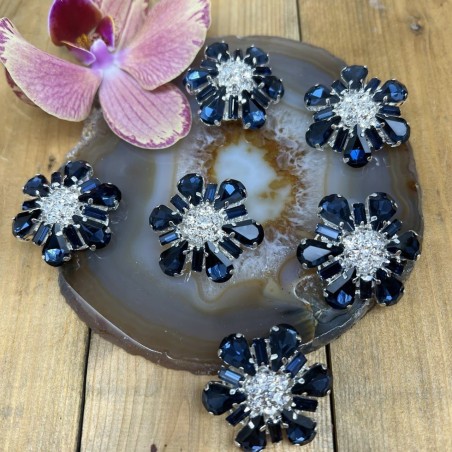 Пуговицы из серебристого металла с синими стразами