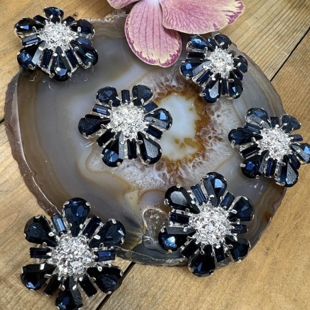 Пуговицы из серебристого металла с синими стразами