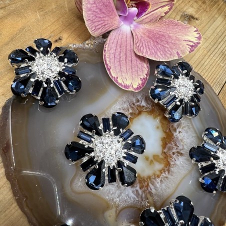 Пуговицы из серебристого металла с синими стразами