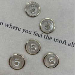 Прозрачные пуговицы с золотистой окантовкой и цифрой 5 со стразами, 30 мм