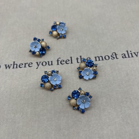 Пуговицы на ножке золотой метал, цветок и россыпь страз голубого цвета, 20 мм