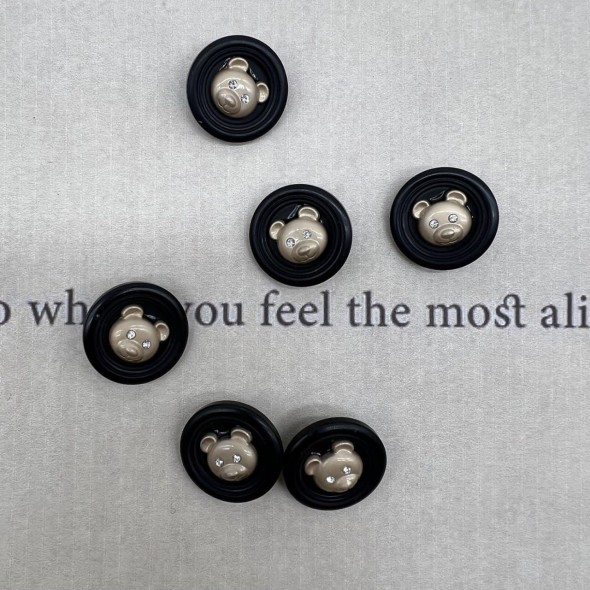 Пуговицы пластик на ножке чёрные с золотистыми мишками, 25 мм