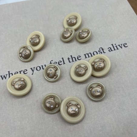 Пуговицы пластик на ножке молочные с золотистыми мишками, 25 мм