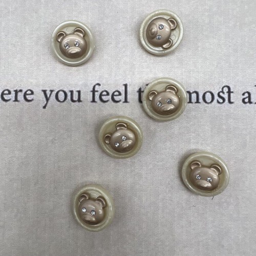 Пуговицы пластик на ножке молочные с золотистыми мишками, 18 мм 2