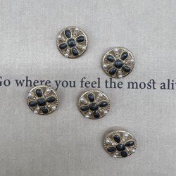 Пуговицы цвета золотистого металла с серой эмалью, стразами и жемчужинами