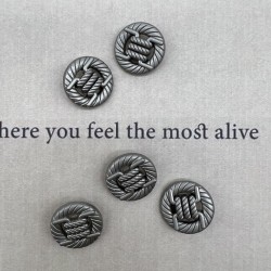 Пуговицы объемные с рифленой поверхностью, матовые серебряные на ножке, 25 мм