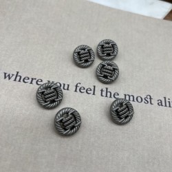 Пуговицы объемные с рифленой поверхностью, матовые серебряные на ножке, 18 мм