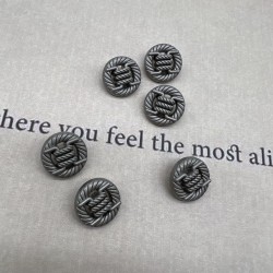 Пуговицы объемные с рифленой поверхностью, матовые серебряные на ножке, 18 мм