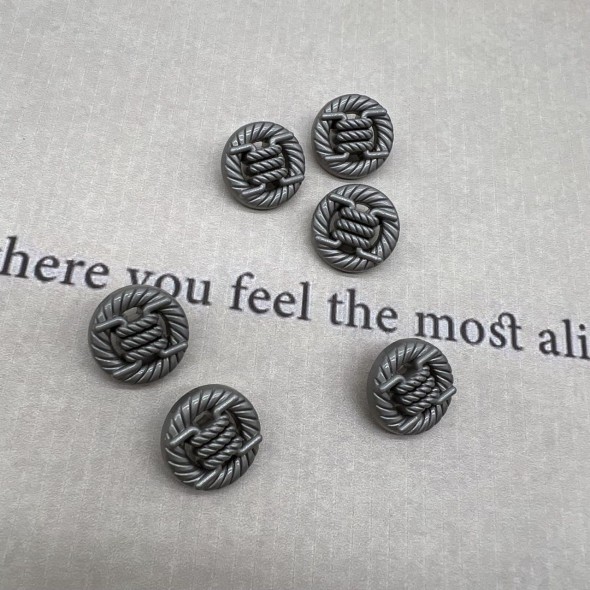 Пуговицы объемные с рифленой поверхностью, матовые серебряные на ножке, 18 мм