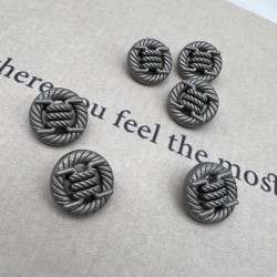 Пуговицы объемные с рифленой поверхностью, матовые серебряные на ножке, 18 мм