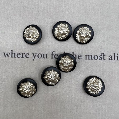 Пуговицы пластик черные с золотистыми львами, 23 мм