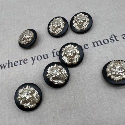 Пуговицы пластик черные с золотистыми львами, 23 мм