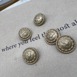 Пуговицы метал легкий матовое золото с бантиками, 23 мм