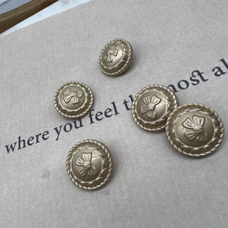 Пуговицы метал легкий матовое золото с бантиками, 23 мм