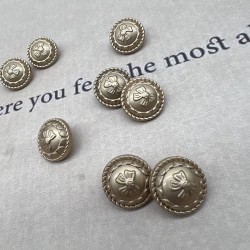 Пуговицы металл,легкие,матовое золото с бантиками, 18 мм