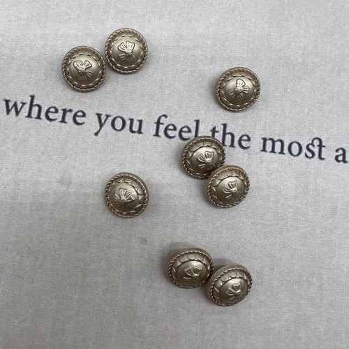 Пуговицы металл,легкие,матовое золото с бантиками, 18 мм