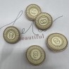 Пуговицы металлические золотистые с кремовой эмалью, 25 мм