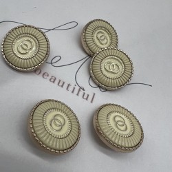 Пуговицы металлические золотистые с кремовой эмалью, 25 мм