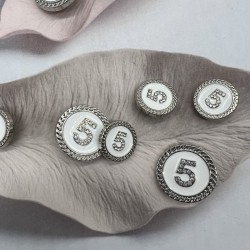 Пуговицы металлические серебристые с белой эмалью и цифрой 5, диаметр 18 мм