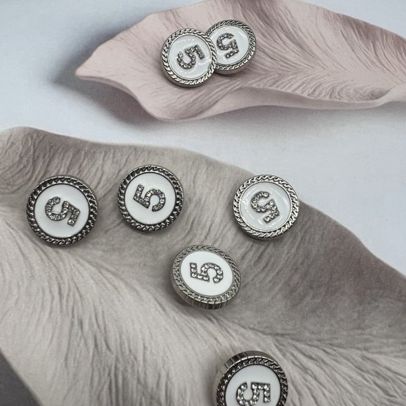 Пуговицы металлические серебристые с белой эмалью и цифрой 5, диаметр 18 мм