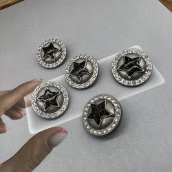 Пуговицы металлические серебристые со звездой и мелкими стразами, 23 мм