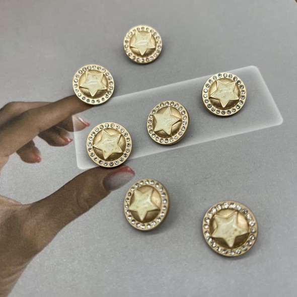 Пуговицы металлические золотистые матовые со звездой и мелкими стразами, 18 мм