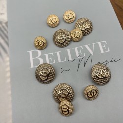 Пуговицы золотистые метал на ножке, с рифленой поверхностью,18 мм