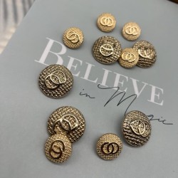 Пуговицы золотистые метал на ножке, с рифленой поверхностью,18 мм