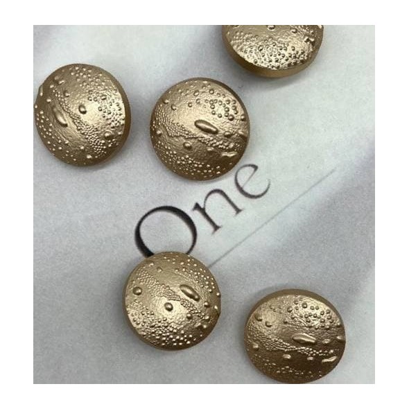 Пуговицы золотистые, матовый метал на ножке, с фактурной поверхностью, 25 мм