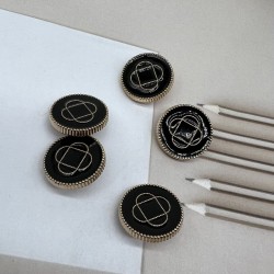 Пуговицы золотистые с чёрной эмалью и графическим рисунком, пуговицы на ножке, 20 мм