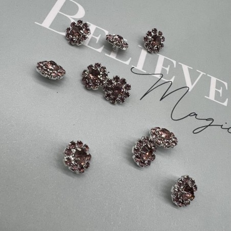 Пуговицы серебристый метал со стразами брусничного цвета, на ножке, 12 мм