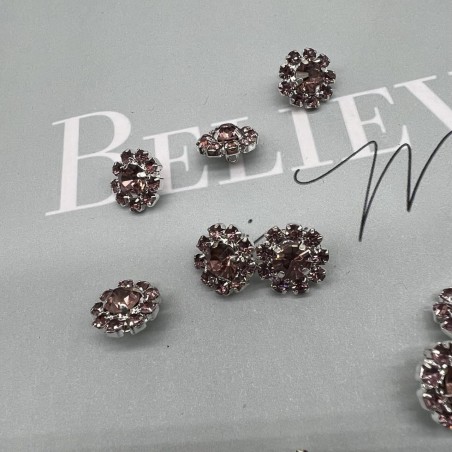 Пуговицы серебристый метал со стразами брусничного цвета, на ножке, 12 мм