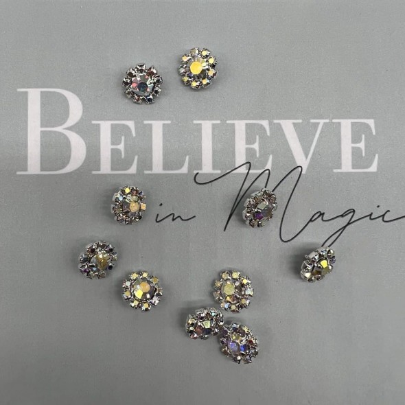 Пуговицы серебристый метал со стразами хамелеон, на ножке, 12 мм