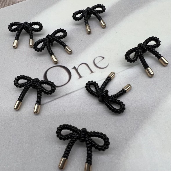 Пуговицы металл на ножке в виде бантиков чёрного цвета, 23 мм